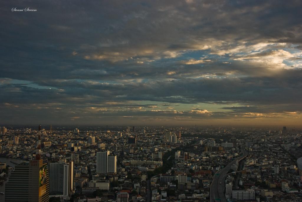Bangkok's Retail Boom Creates New Jobs Across Multiple Business Sectors