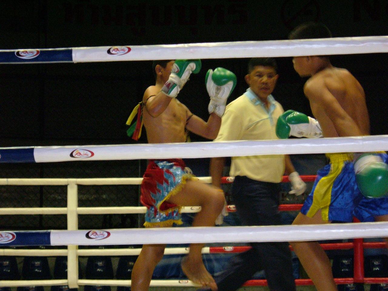 Muay Thai match at Rajadamnern Stadium 2007 05 20 15