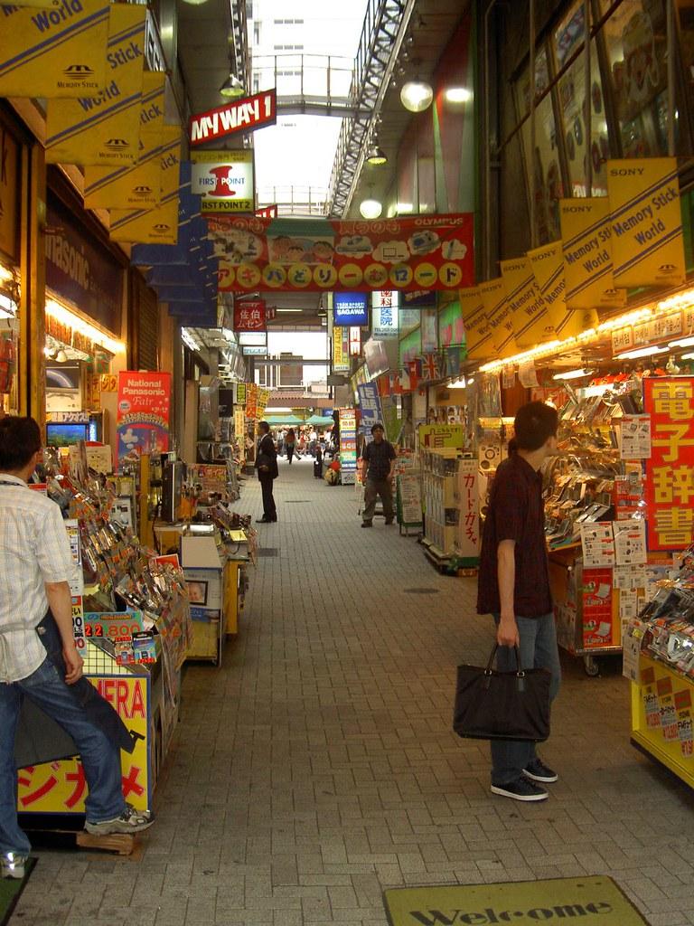 Bangkok's Economy Shows Steady Yet Limited Growth Amid External Pressures