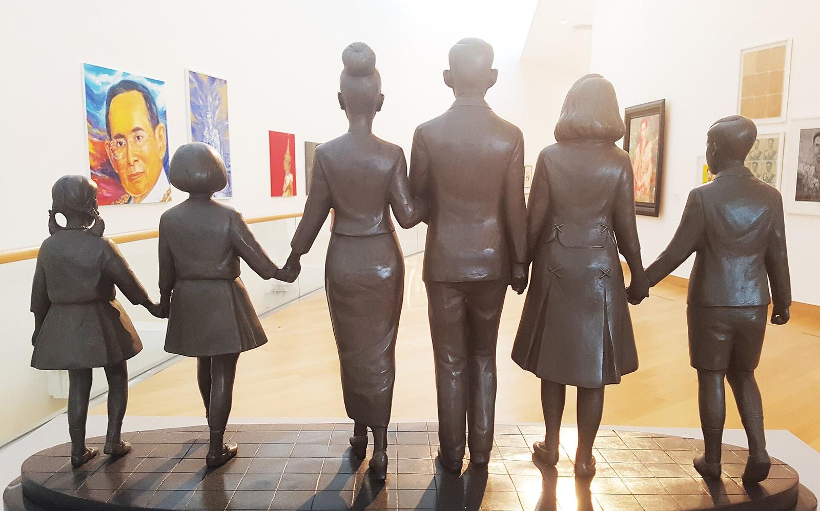 Bangkok's Art Exhibitions and Traditional Performances Shape City's Cultural Identity Today