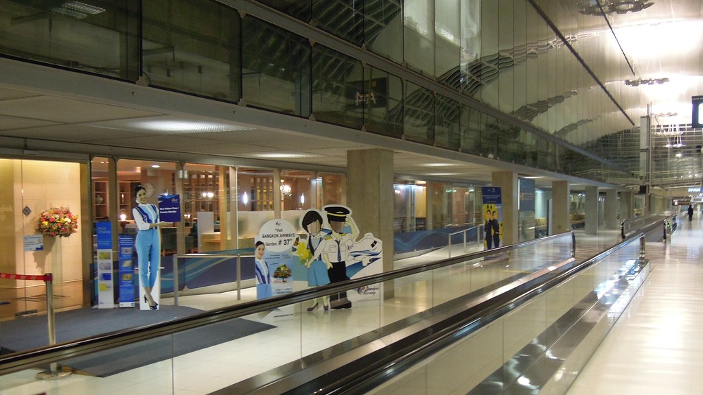 Bangkok's Mixed Signals: Tourism Boom Masks Labour Shortage Crisis in Key Sectors